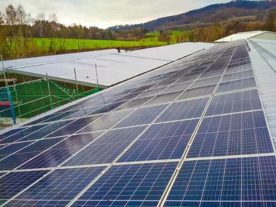 PV-Anlage auf einer Gewerbehalle